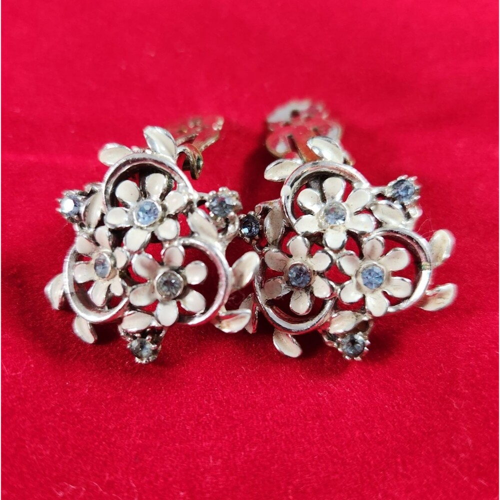 Vintage Enamel Flower and Blue Stone Silver Tone Clip on Earrings Floral